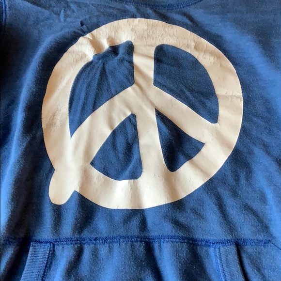 Pink Victoria’s Secret Pullover. - Picture 3 of 5